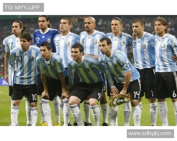 世界杯足球传奇合影回顾 球星们的荣耀与梦想瞬间